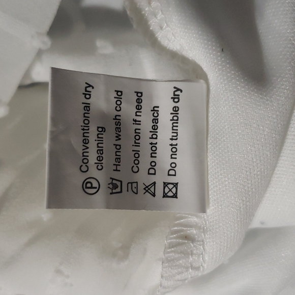 ♥️New boutique white ruffle Swiss dot deep v top - Picture 10 of 10